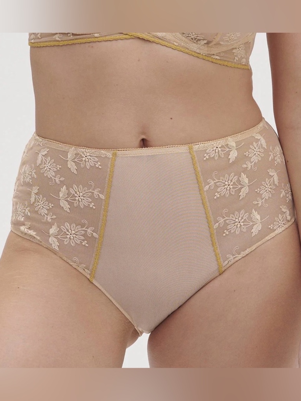 Simone Perele Brief